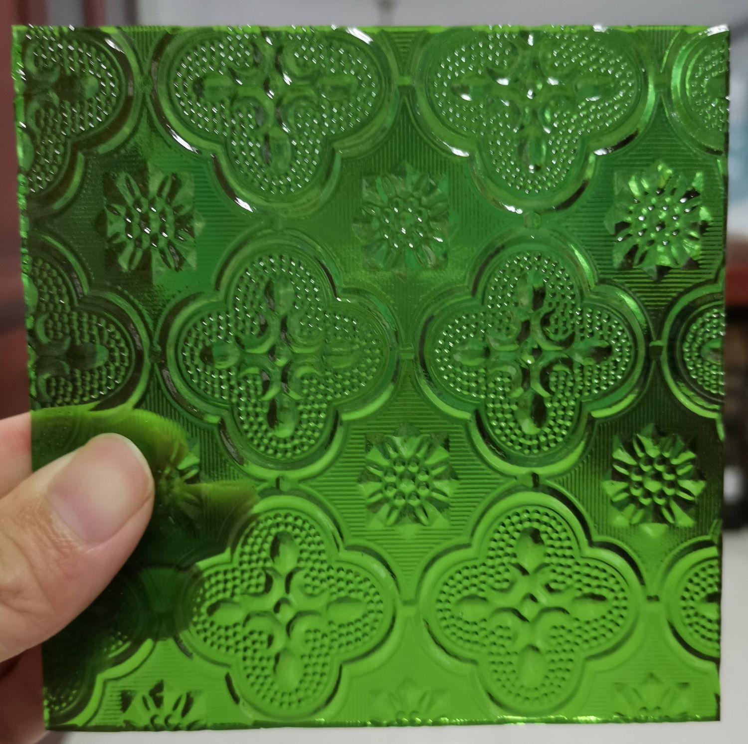Fluted glass: choosing thickness, pattern and fixing for interior work